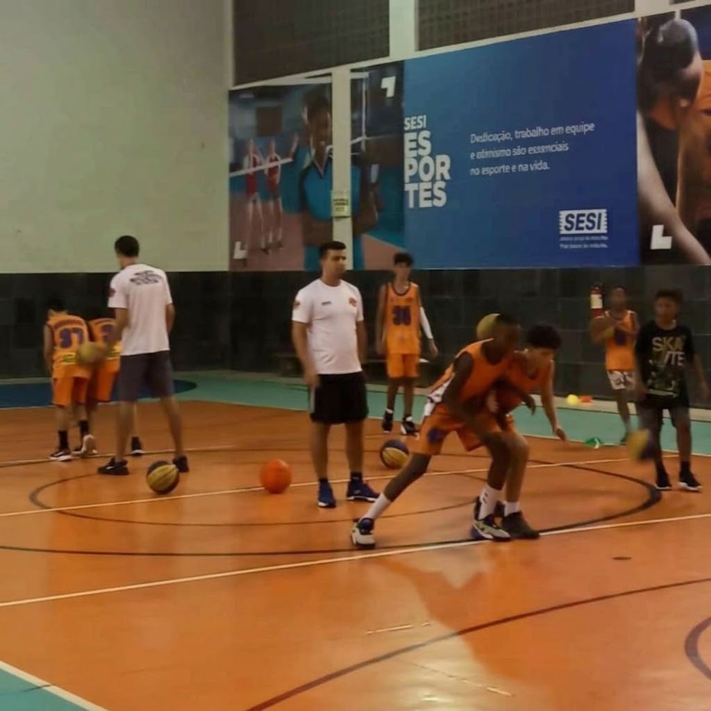 Quadra poliesportiva coberta no SESI